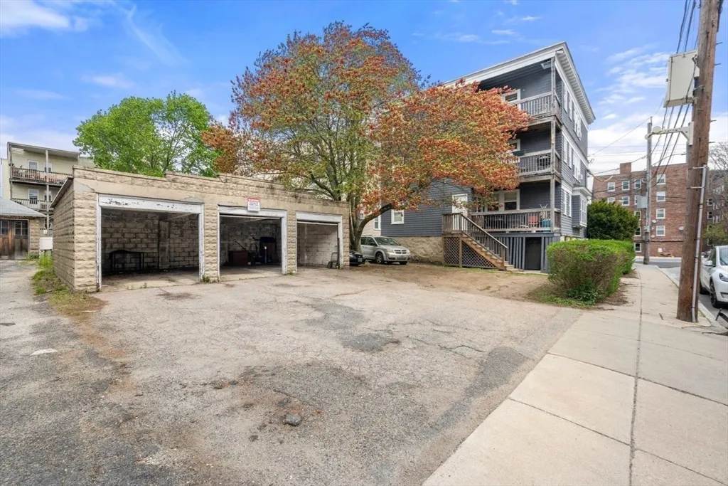 4 bed, 2.5 bath apartment for rent at 18 Claymoss Rd Unit 1, Brighton — photo 24 of 24