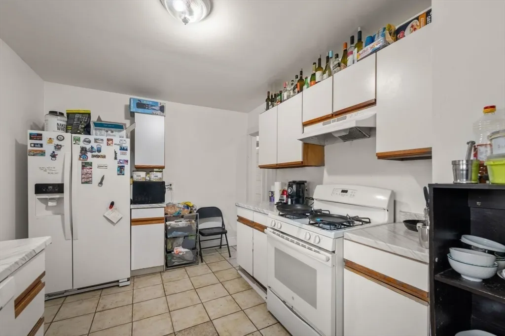 4 bed, 2.5 bath apartment for rent at 18 Claymoss Rd Unit 1, Brighton — photo 5 of 24