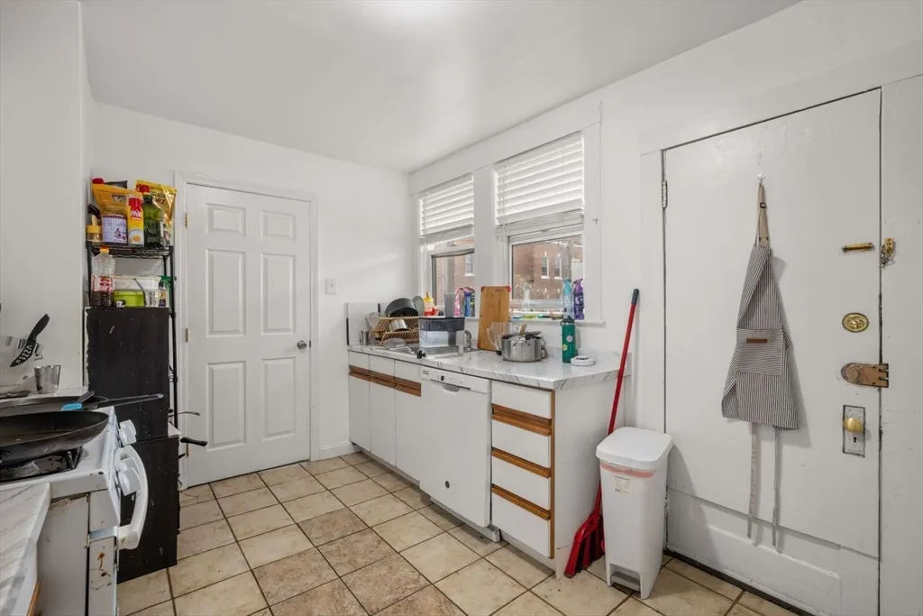 4 bed, 2.5 bath apartment for rent at 18 Claymoss Rd Unit 1, Brighton — photo 2 of 24
