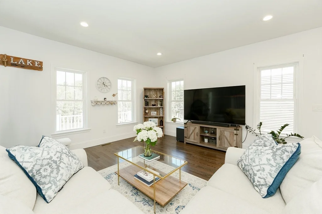 4 bed, 3 bath apartment for rent at 18 Cleary Cir Unit 18, Norfolk — photo 8 of 28