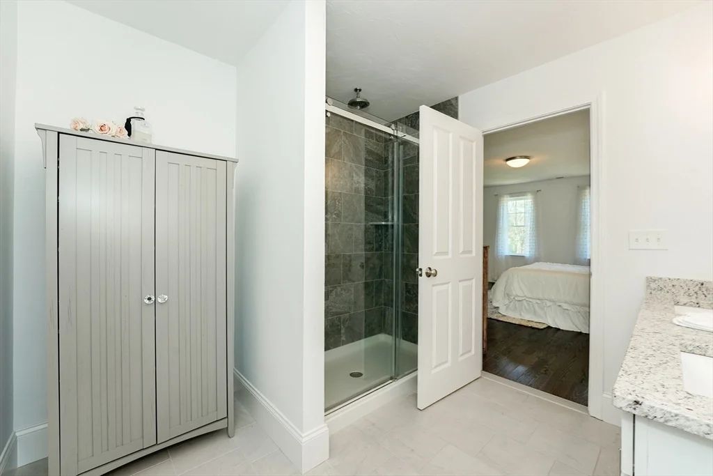 4 bed, 3 bath apartment for rent at 18 Cleary Cir Unit 18, Norfolk — photo 17 of 28