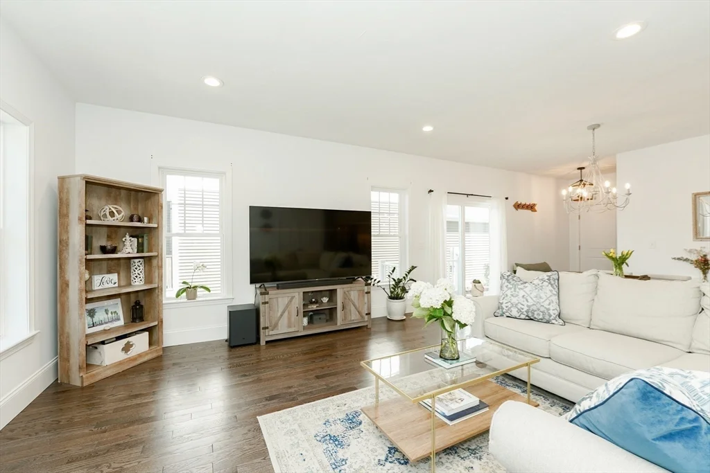 4 bed, 3 bath apartment for rent at 18 Cleary Cir Unit 18, Norfolk — photo 6 of 28