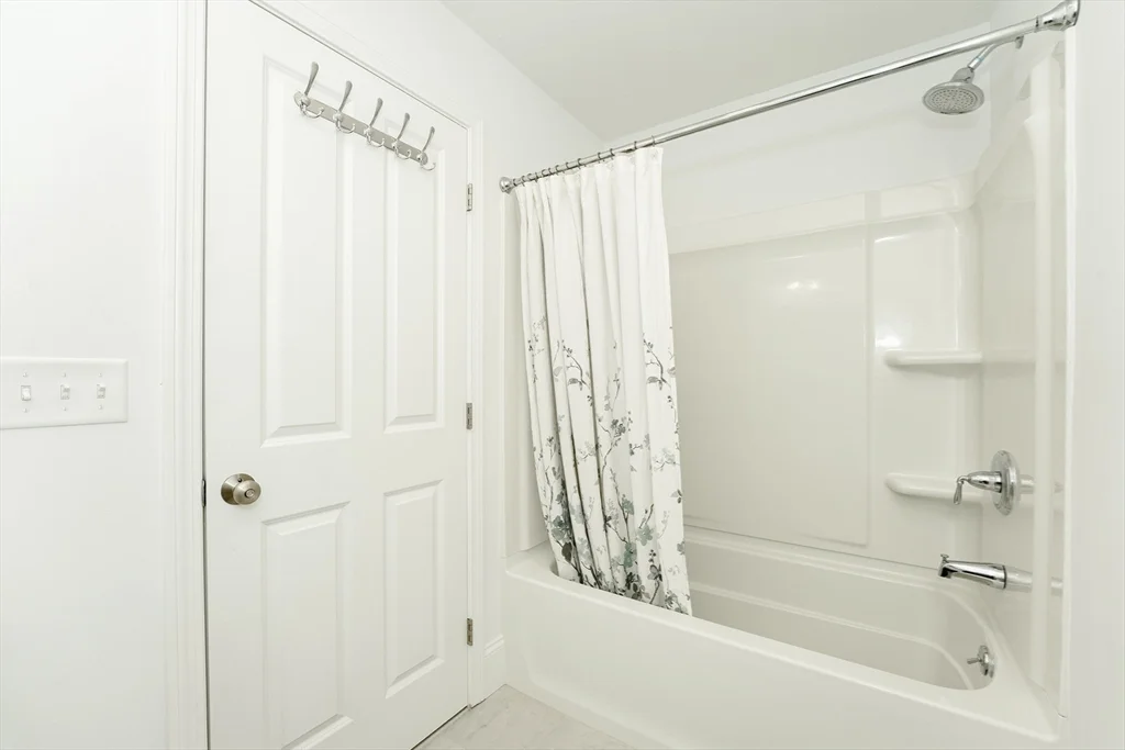 4 bed, 3 bath apartment for rent at 18 Cleary Cir Unit 18, Norfolk — photo 21 of 28
