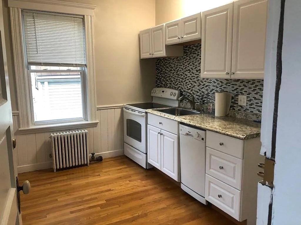 3 bed, 1 bath apartment for rent at 18 Cliff St Unit 2, Salem — photo 1 of 22