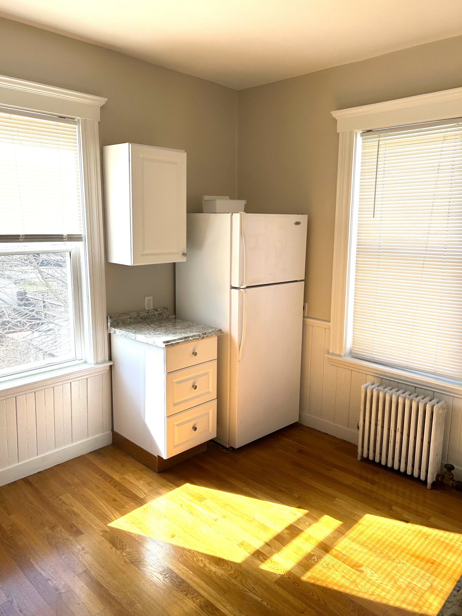 3 bed, 1 bath apartment for rent at 18 Cliff St Unit 2, Salem — photo 4 of 22