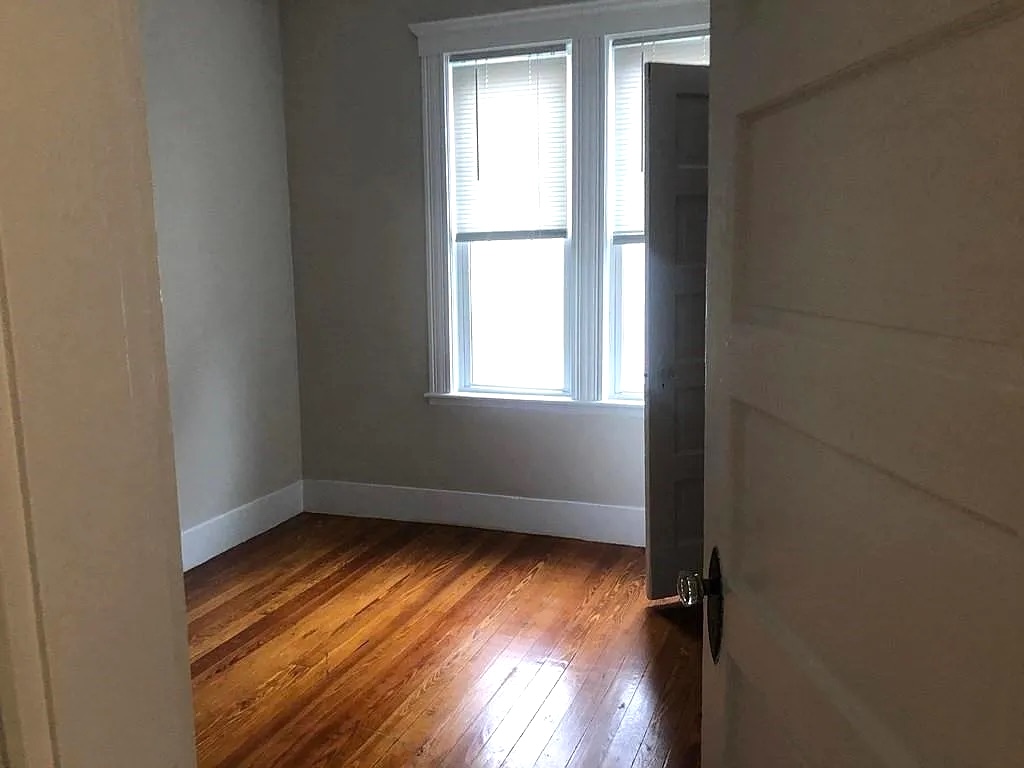 3 bed, 1 bath apartment for rent at 18 Cliff St Unit 2, Salem — photo 14 of 22
