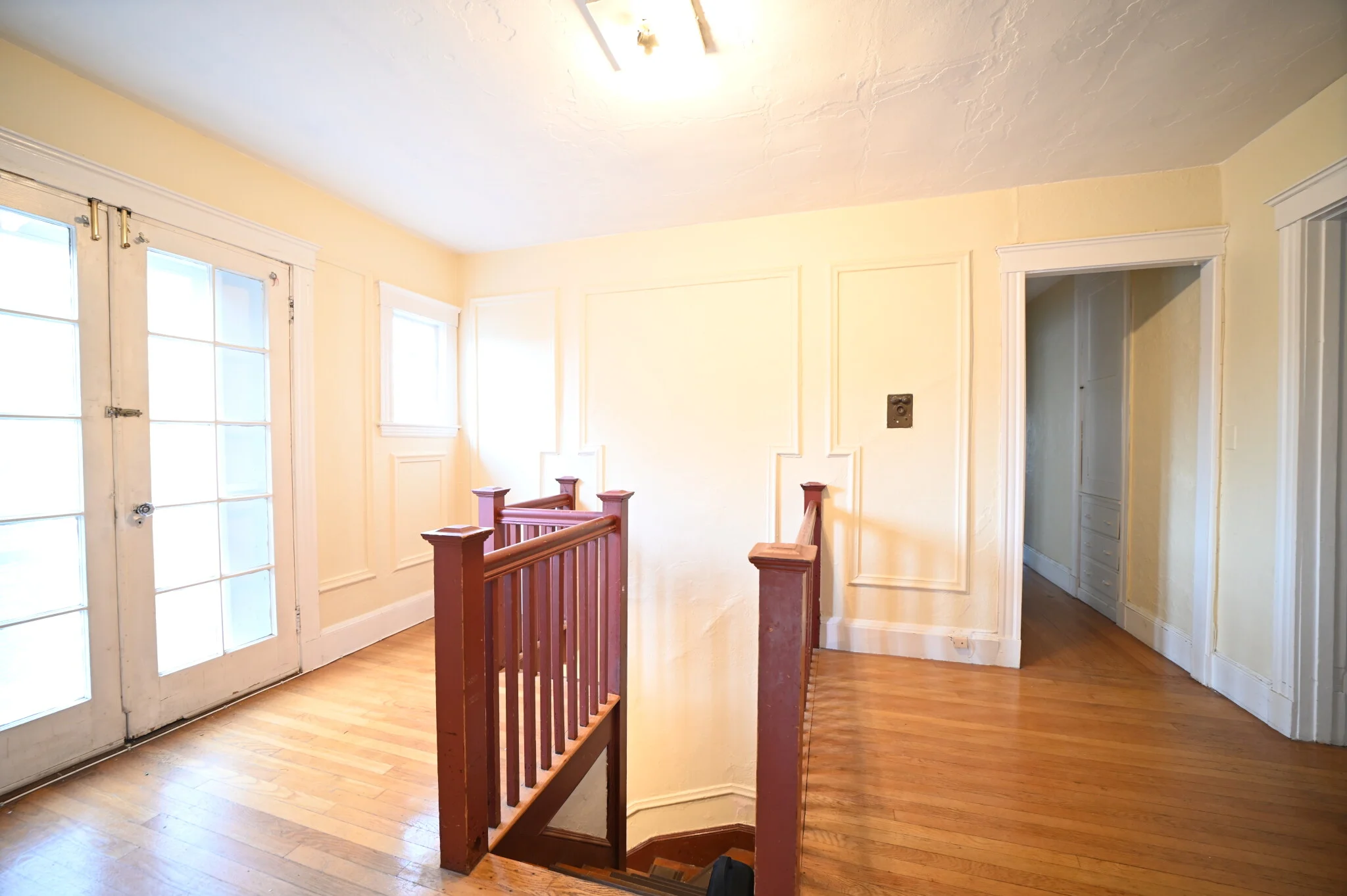 3 bed, 2 bath apartment for rent at 18 Colbourne Crescent Unit 1, Washington Square — photo 3 of 15