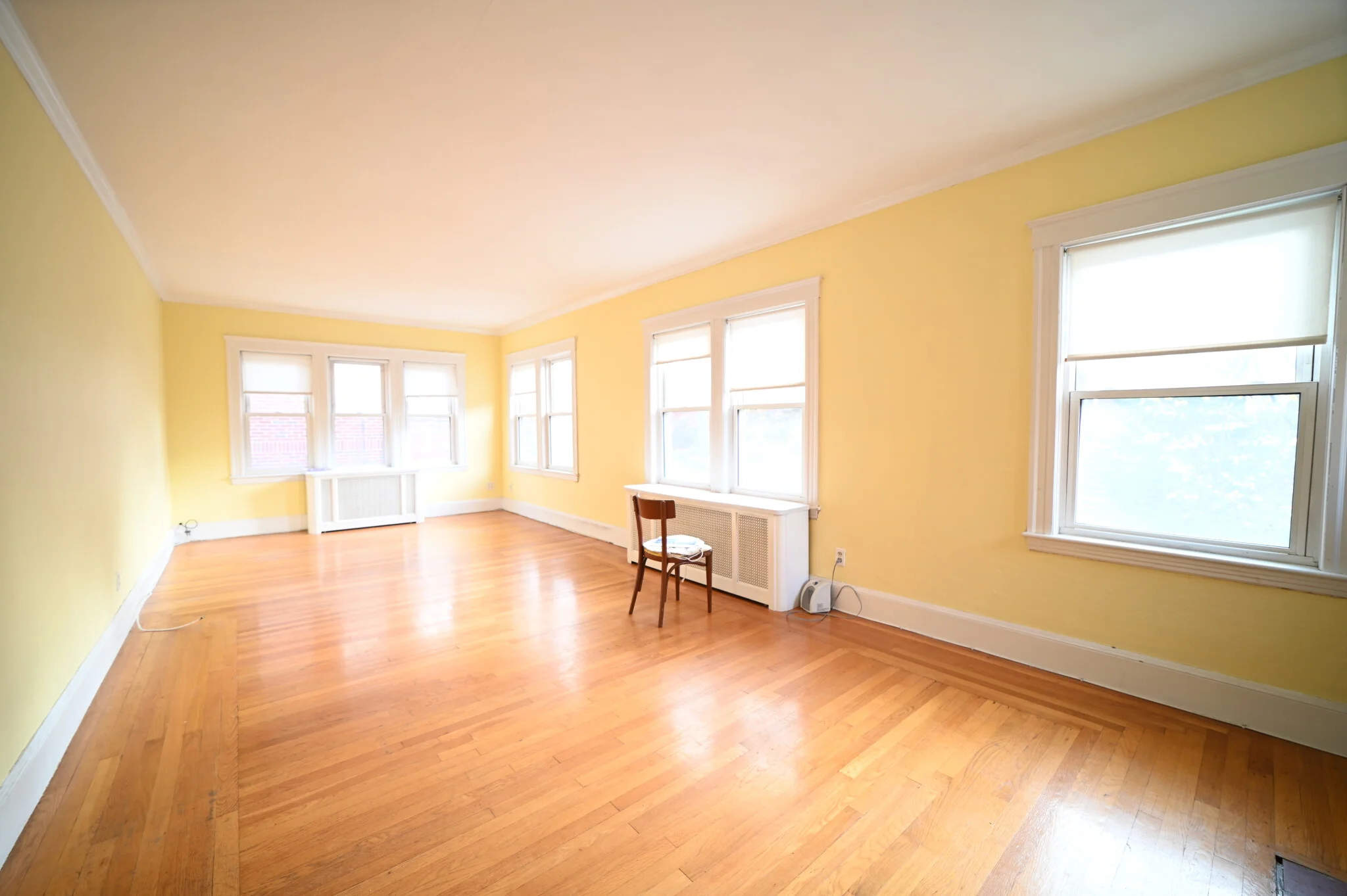 3 bed, 2 bath apartment for rent at 18 Colbourne Crescent Unit 1, Washington Square — photo 2 of 15