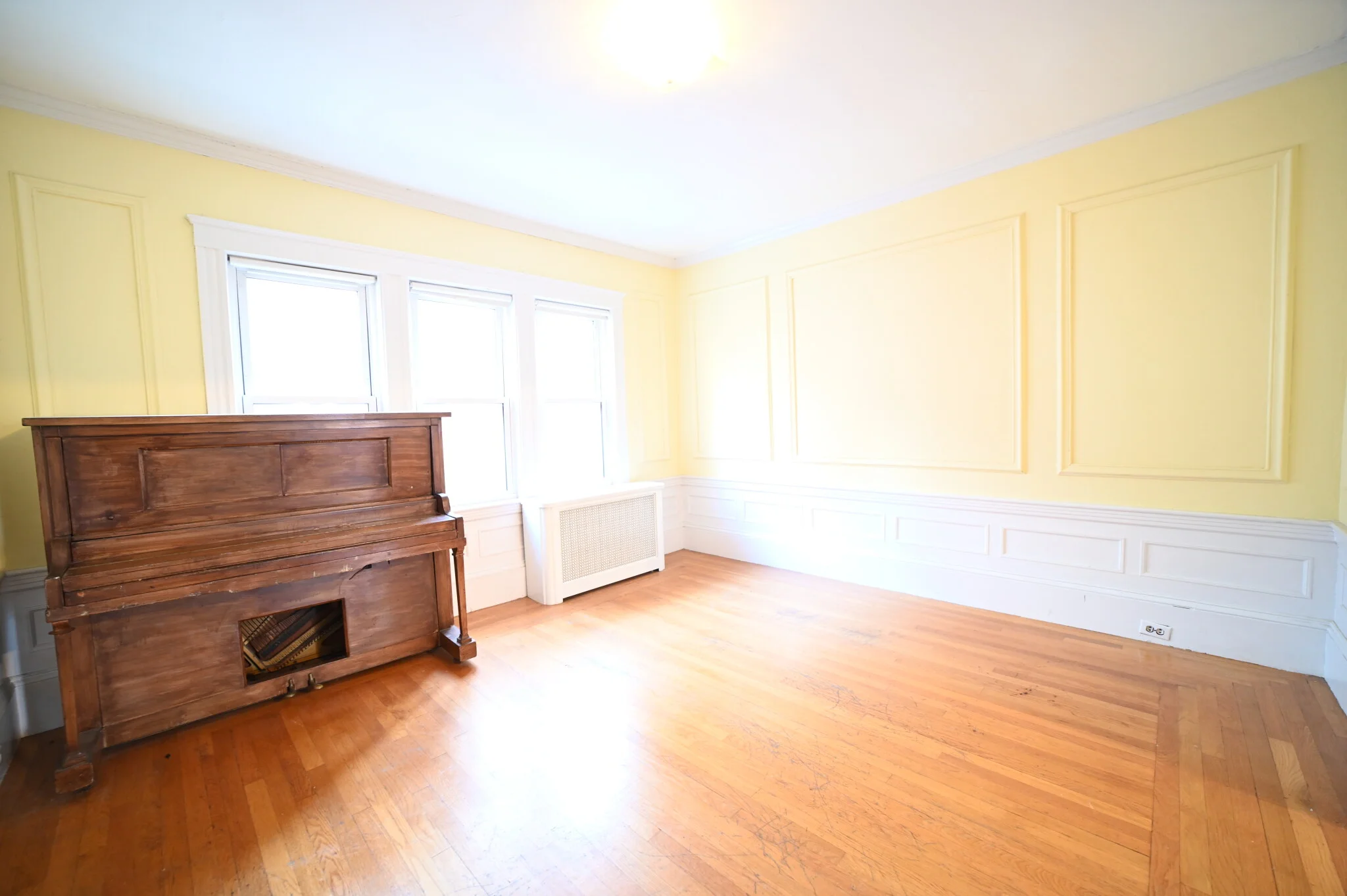 3 bed, 2 bath apartment for rent at 18 Colbourne Crescent Unit 1, Washington Square — photo 5 of 15