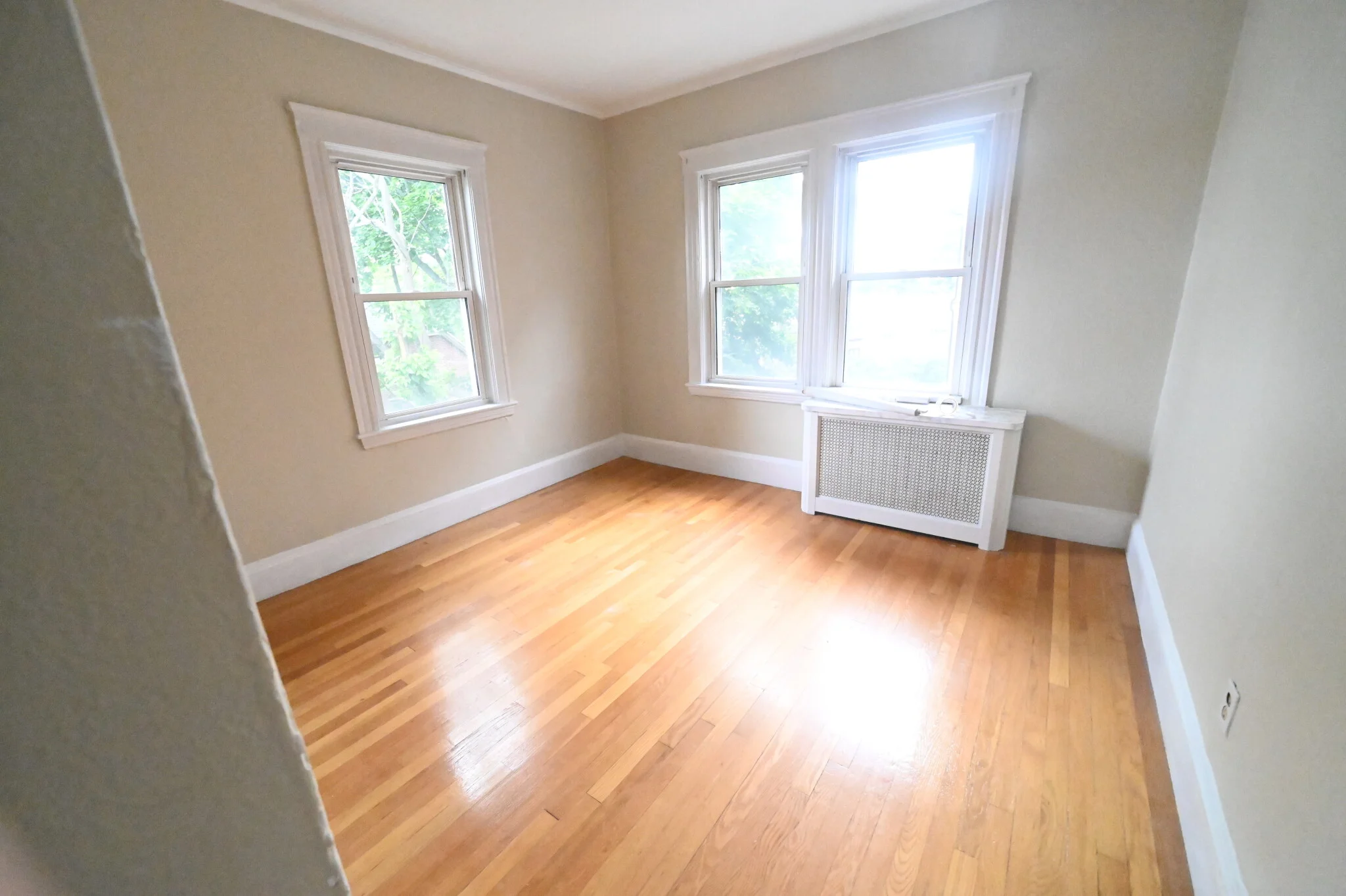 3 bed, 2 bath apartment for rent at 18 Colbourne Crescent Unit 1, Washington Square — photo 13 of 15