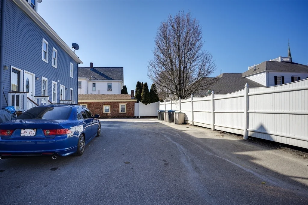4 bed, 2 bath apartment for rent at 18 Common St Unit 18, Natick — photo 12 of 17