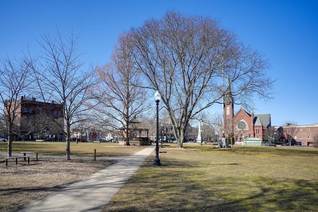 4 bed, 2 bath apartment for rent at 18 Common St Unit 18, Natick — photo 16 of 17