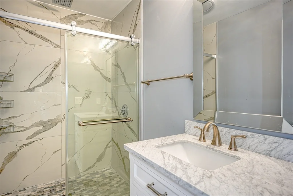 4 bed, 2 bath apartment for rent at 18 Common St Unit 18, Natick — photo 5 of 17