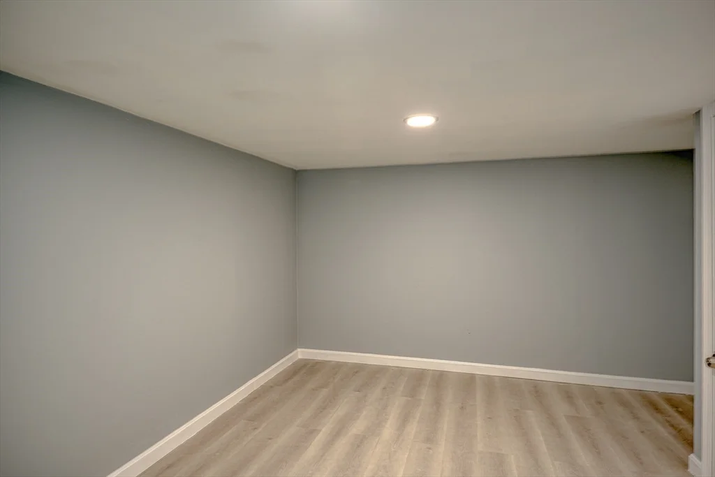 4 bed, 2 bath apartment for rent at 18 Common St Unit 18, Natick — photo 15 of 17
