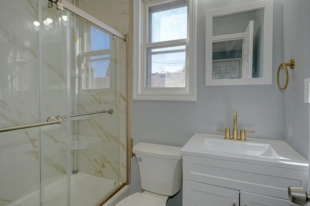 4 bed, 2 bath apartment for rent at 18 Common St Unit 18, Natick — photo 8 of 17