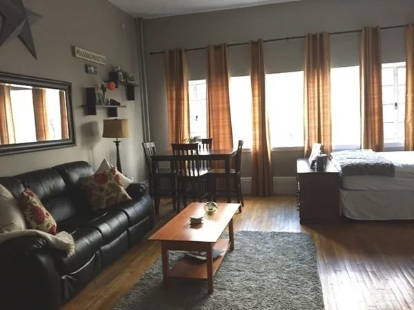 Studio bed, 1 bath apartment for rent at 18 Commonwealth Ave Unit 6, Back Bay — photo 2 of 8