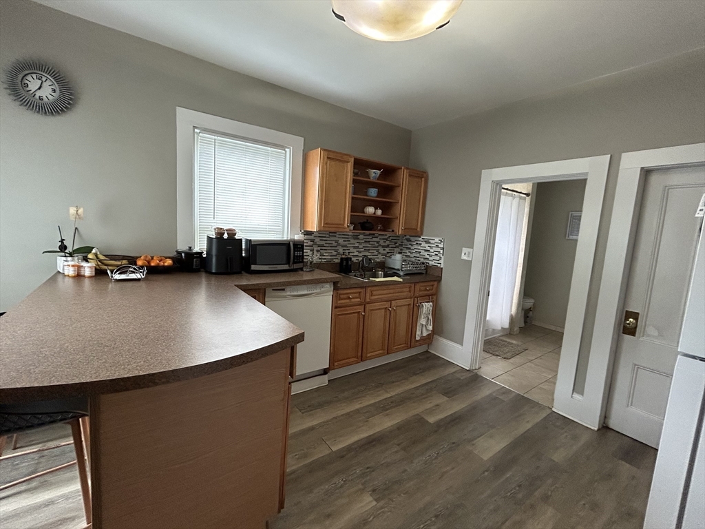 4 bed, 1 bath apartment for rent at 18 Crawford St Unit 2FL, Malden — photo 4 of 19