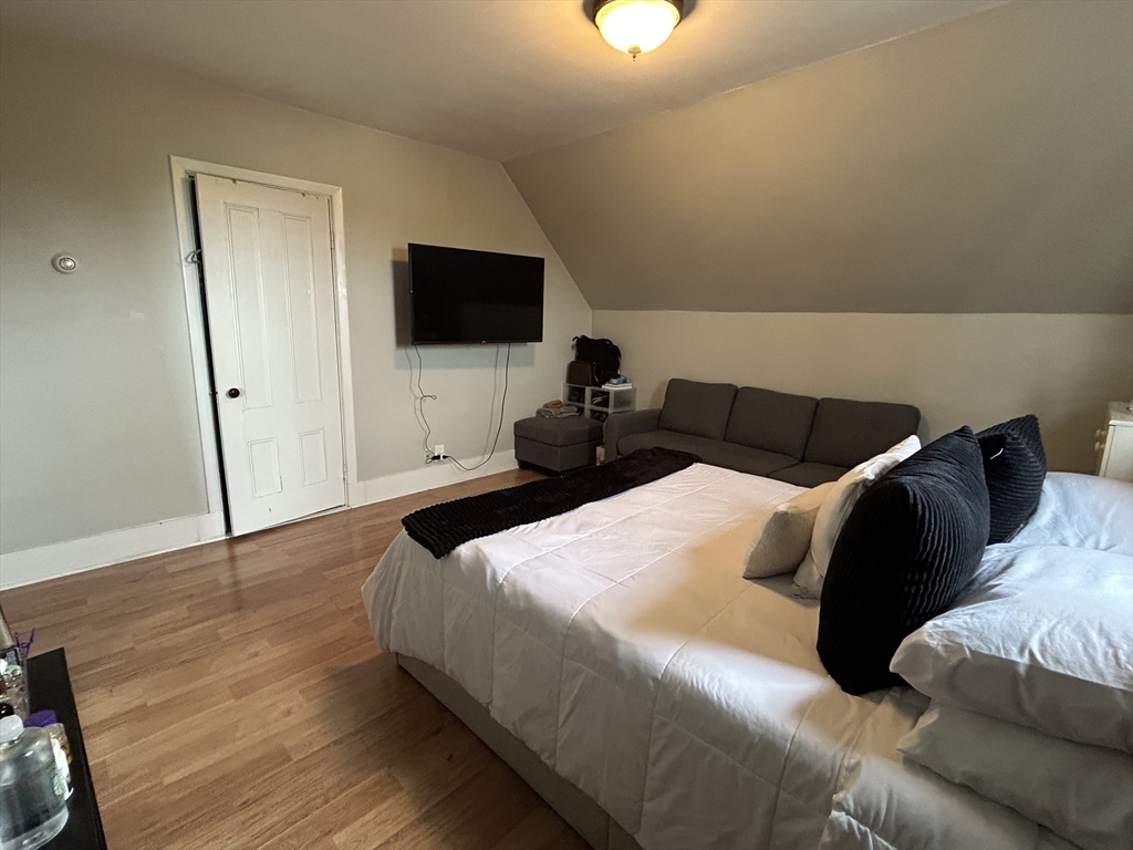 4 bed, 1 bath apartment for rent at 18 Crawford St Unit 2FL, Malden — photo 9 of 19