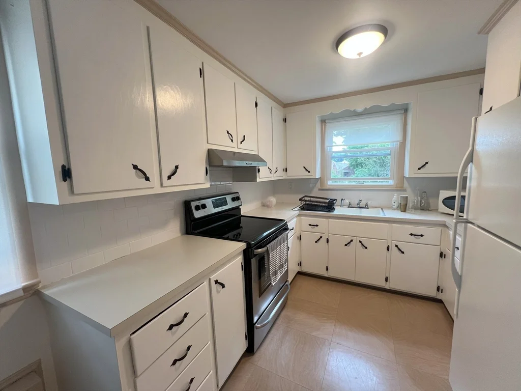 2 bed, 1 bath apartment for rent at 18 Cresthill Rd Unit 18, Brighton — photo 4 of 17