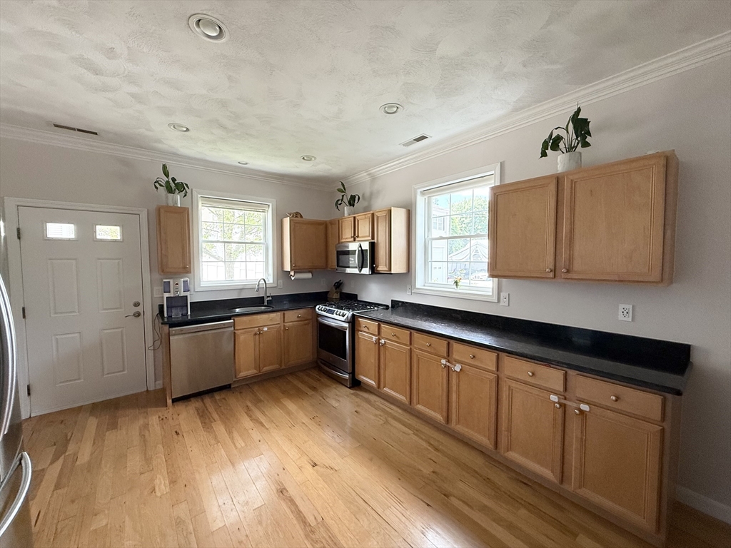 3 bed, 2 bath apartment for rent at 18 Dale St Unit 1A, Ballardvale — photo 4 of 14