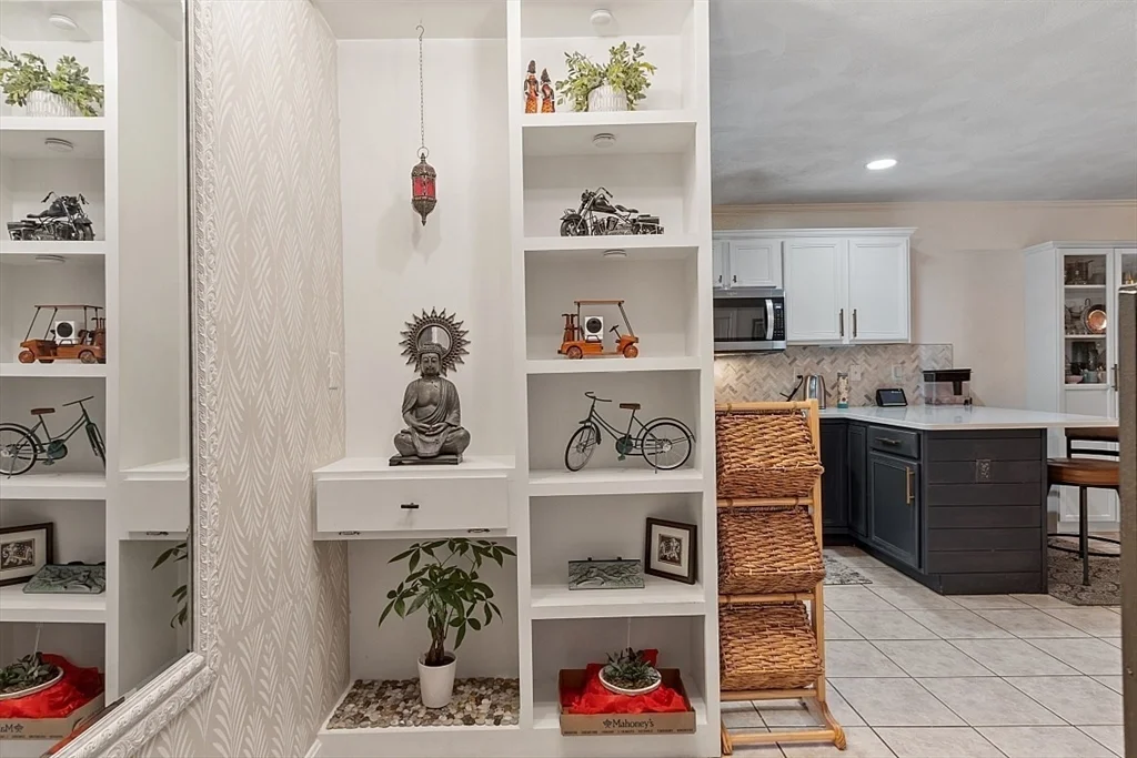 2 bed, 1 bath apartment for rent at 18 Dale St Unit 6H, Andover — photo 2 of 12