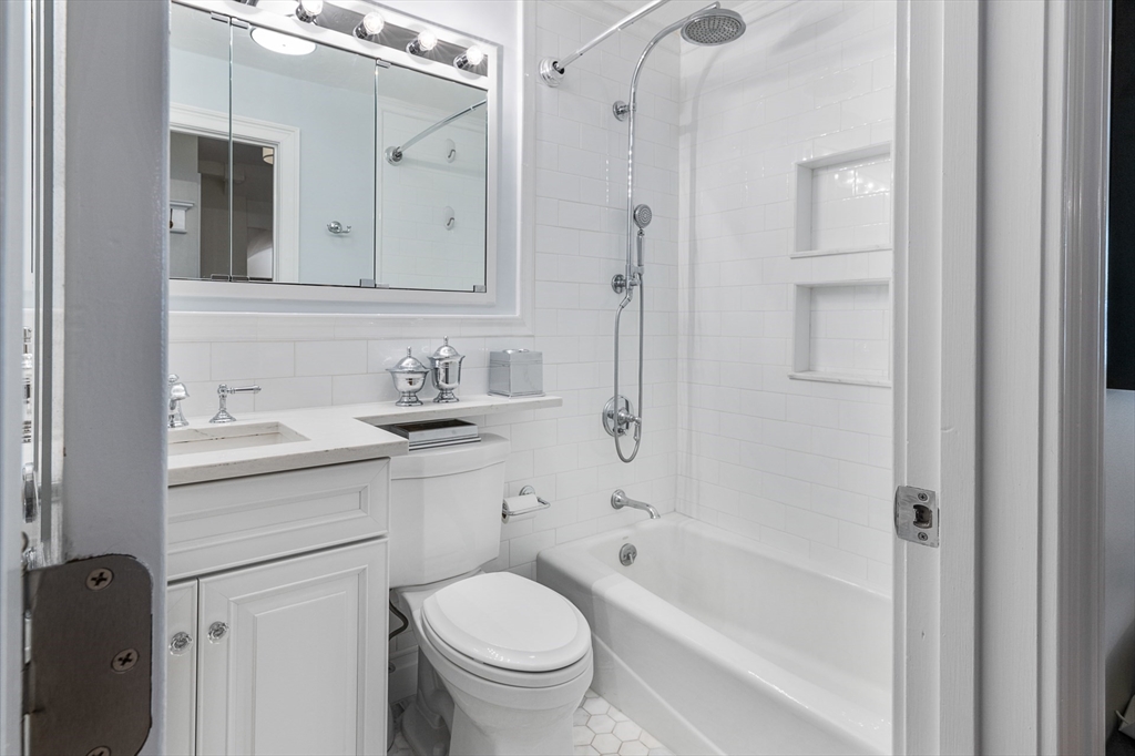 2 bed, 1 bath apartment for rent at 18 Dartmouth Pl Unit 1, South End — photo 9 of 14