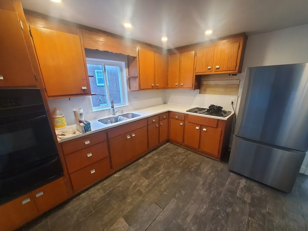 2 bed, 2 bath apartment for rent at 18 Denny St Unit 18, Dorchester — photo 4 of 19
