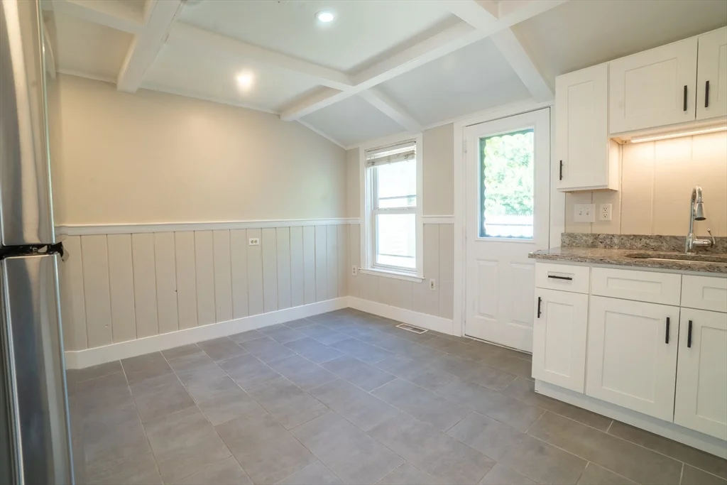 3 bed, 1 bath apartment for rent at 18 Drew Ave Unit 1, Weymouth — photo 6 of 12