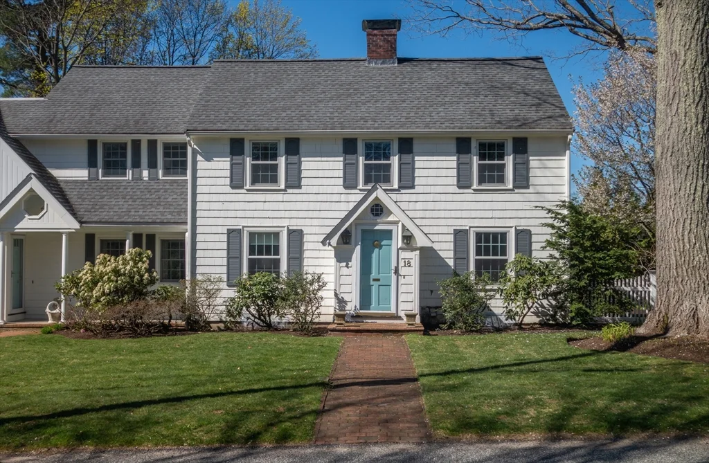 3 bed, 2 bath apartment for rent at 18 Earle Rd, Wellesley — photo 2 of 33