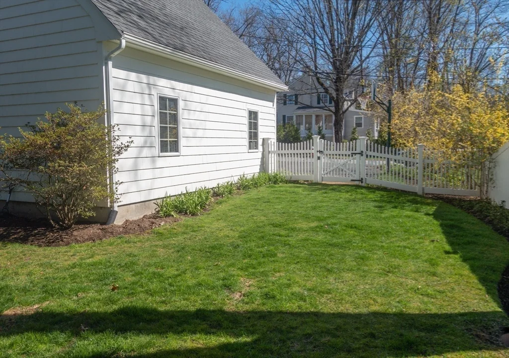 3 bed, 2 bath apartment for rent at 18 Earle Rd, Wellesley — photo 33 of 33