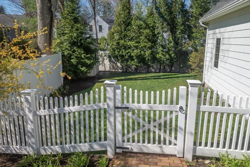 3 bed, 2 bath apartment for rent at 18 Earle Rd, Wellesley — photo 32 of 33