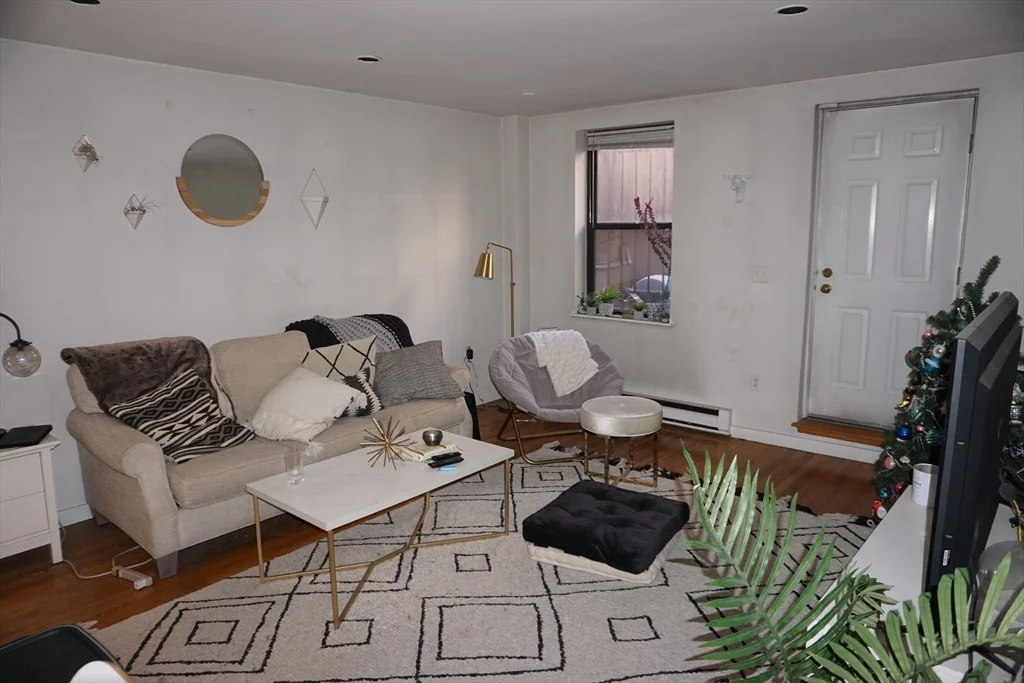 1 bed, 1 bath apartment for rent at 18 East Springfield St Unit 1, South End — photo 1 of 10