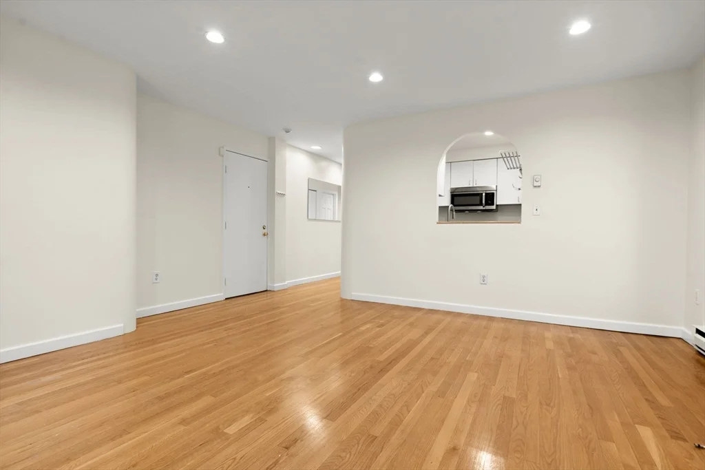2 bed, 1 bath apartment for rent at 18 East Springfield St Unit 18-3, Harrison Lenox — photo 11 of 36
