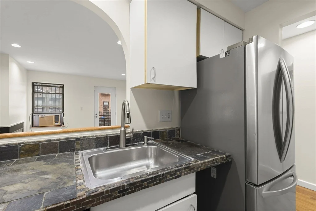 2 bed, 1 bath apartment for rent at 18 East Springfield St Unit 18-3, Harrison Lenox — photo 15 of 36