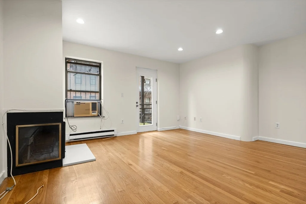 2 bed, 1 bath apartment for rent at 18 East Springfield St Unit 18-3, Harrison Lenox — photo 5 of 36
