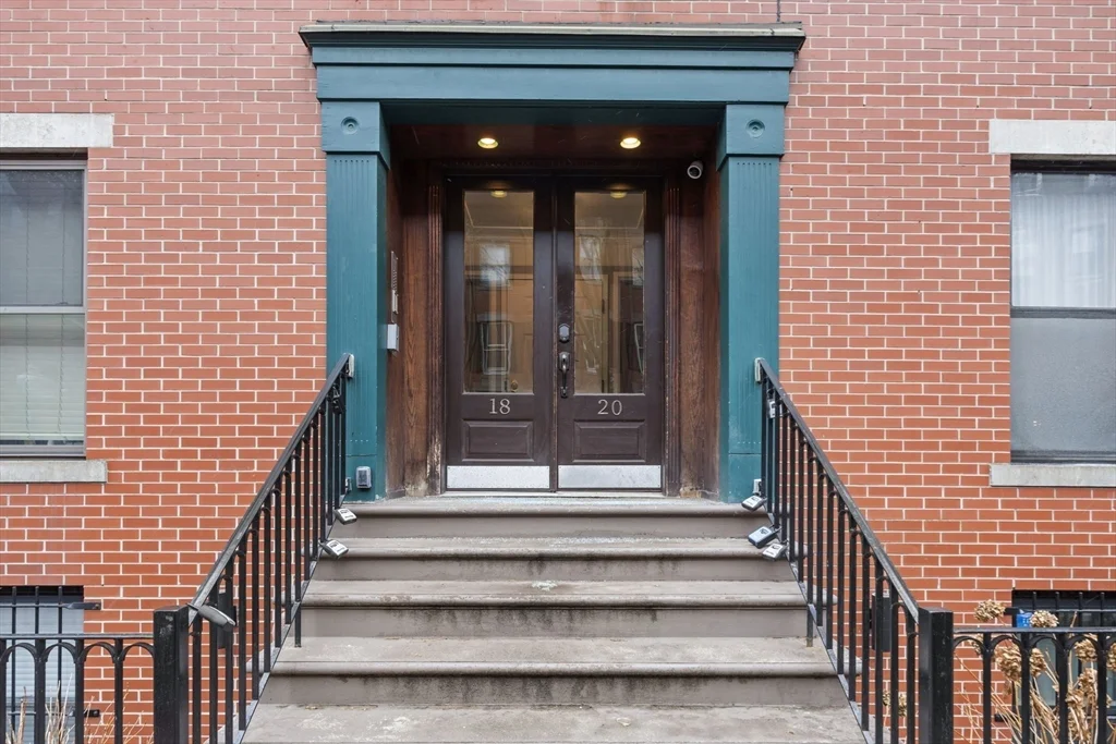 2 bed, 1 bath apartment for rent at 18 East Springfield St Unit 18-3, Harrison Lenox — photo 2 of 36