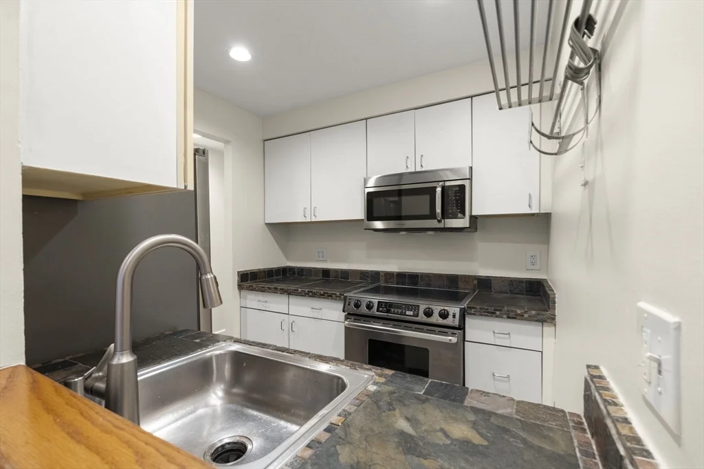 2 bed, 1 bath apartment for rent at 18 East Springfield St Unit 18-3, Harrison Lenox — photo 17 of 36