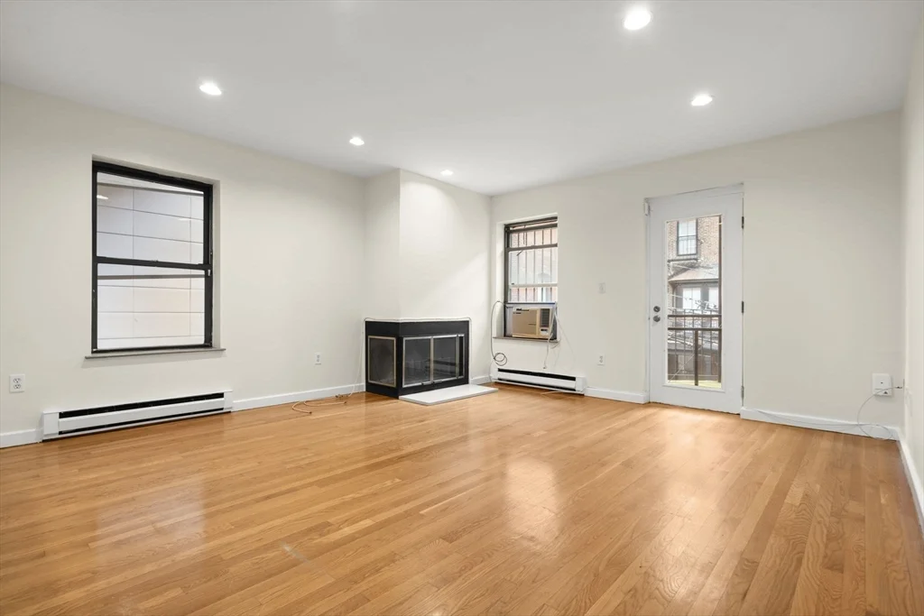 2 bed, 1 bath apartment for rent at 18 East Springfield St Unit 18-3, Harrison Lenox — photo 4 of 36