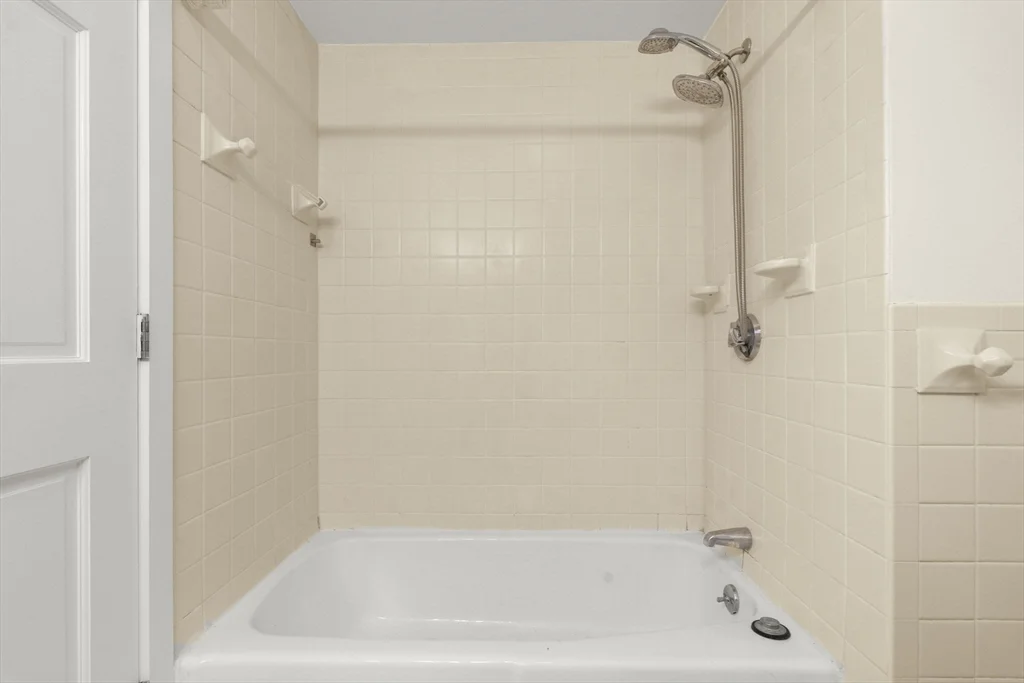2 bed, 1 bath apartment for rent at 18 East Springfield St Unit 18-3, Harrison Lenox — photo 28 of 36