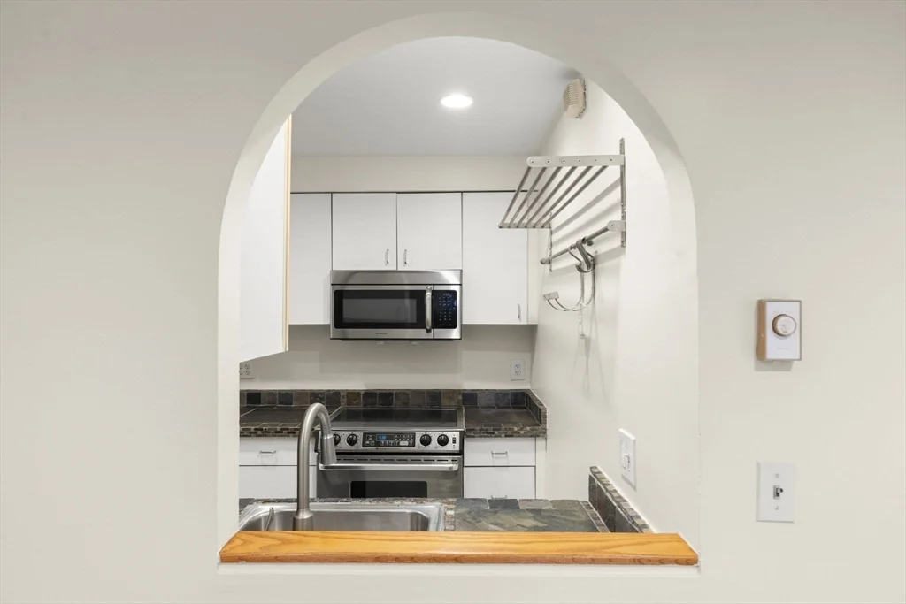 2 bed, 1 bath apartment for rent at 18 East Springfield St Unit 18-3, Harrison Lenox — photo 13 of 36