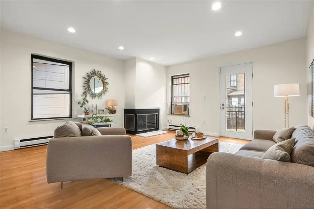 2 bed, 1 bath apartment for rent at 18 East Springfield St Unit 18-3, Harrison Lenox