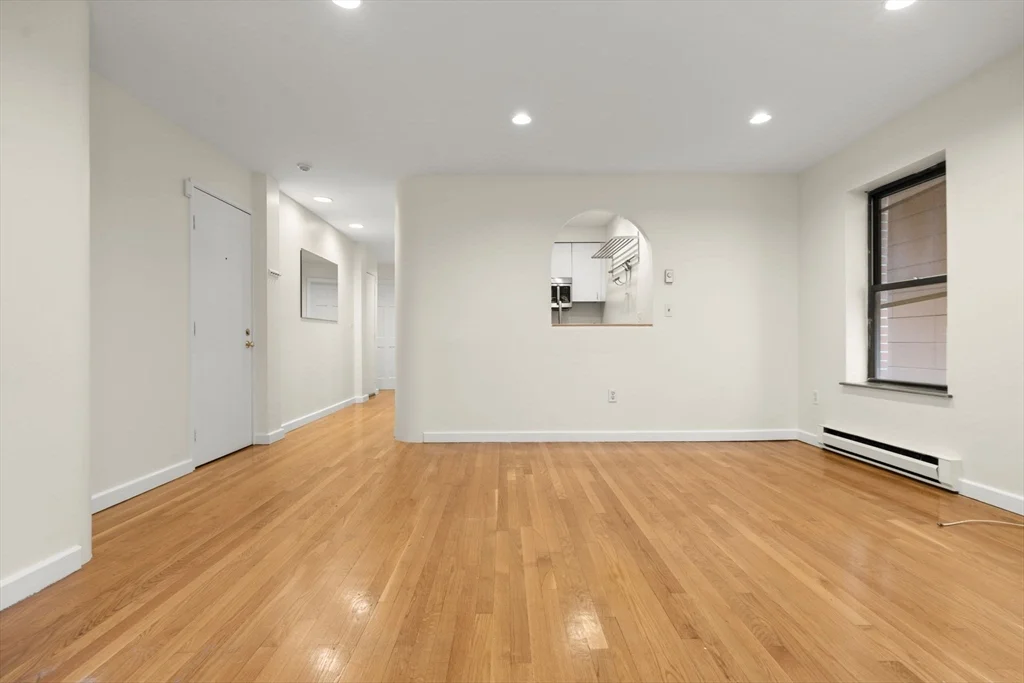 2 bed, 1 bath apartment for rent at 18 East Springfield St Unit 18-3, Harrison Lenox — photo 12 of 36
