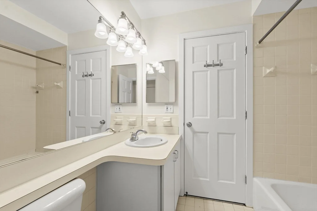 2 bed, 1 bath apartment for rent at 18 East Springfield St Unit 18-3, Harrison Lenox — photo 19 of 36