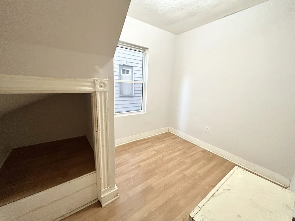 3 bed, 1 bath apartment for rent at 18 Eastman St Unit 1, Boston — photo 4 of 7