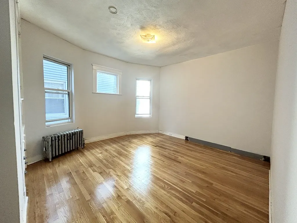3 bed, 1 bath apartment for rent at 18 Eastman St Unit 1, Boston — photo 3 of 7