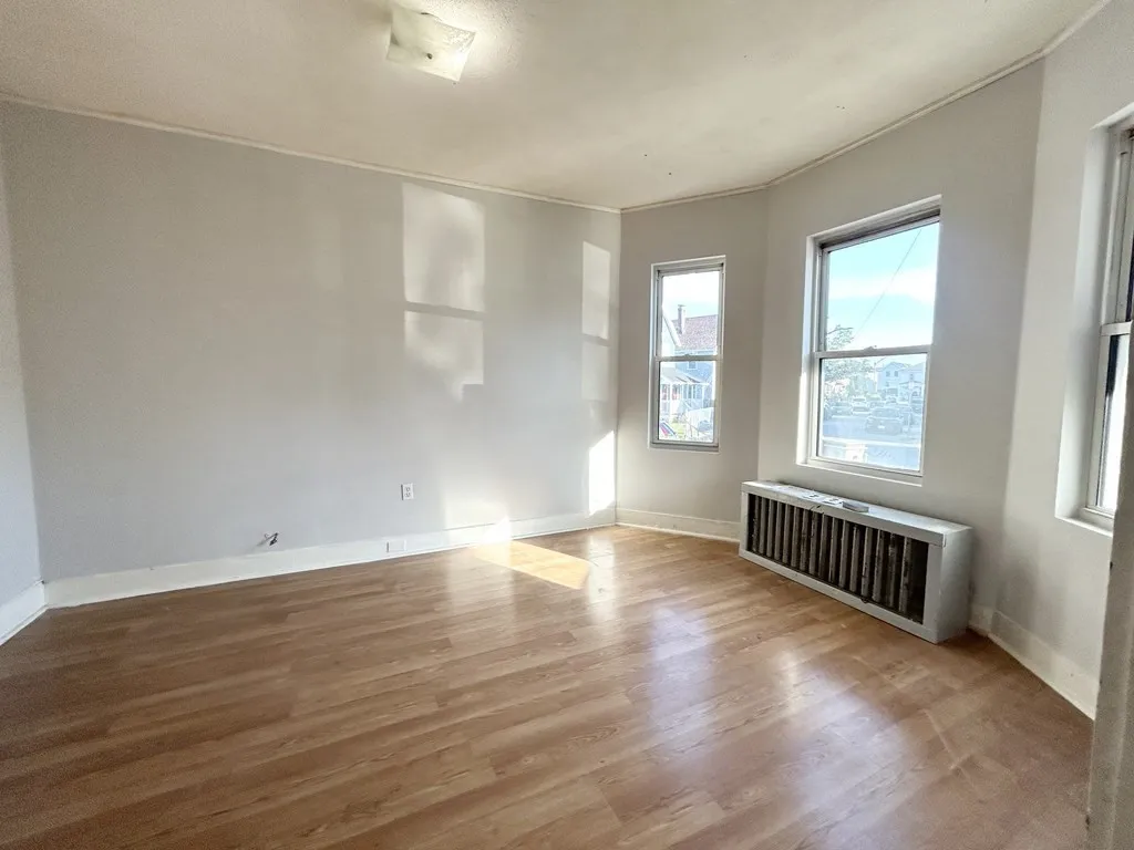 3 bed, 1 bath apartment for rent at 18 Eastman St Unit 1, Boston — photo 2 of 7