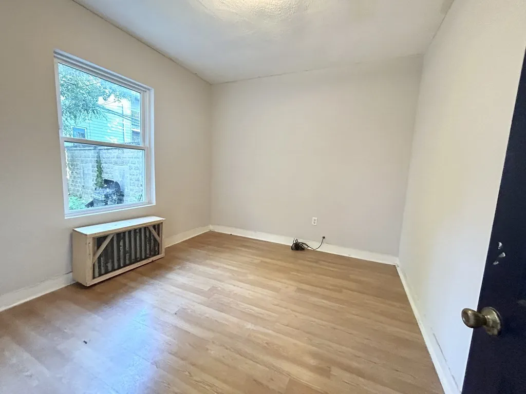 3 bed, 1 bath apartment for rent at 18 Eastman St Unit 1, Boston — photo 6 of 7