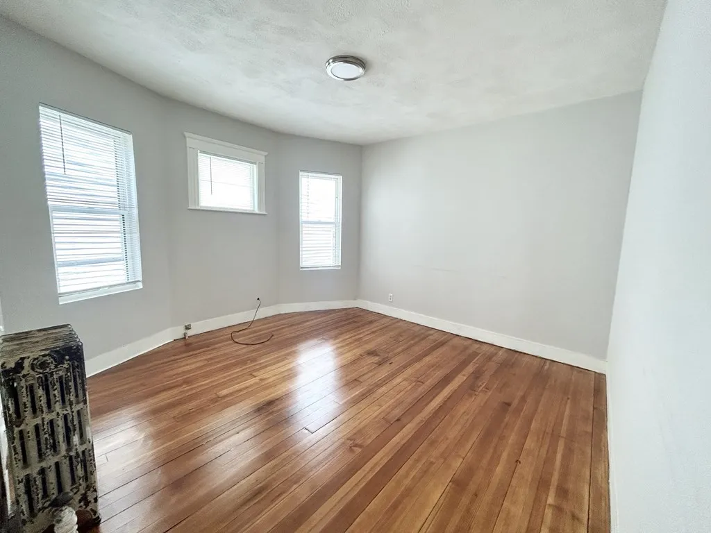 4 bed, 1 bath apartment for rent at 18 Eastman St Unit 2, Boston — photo 5 of 9