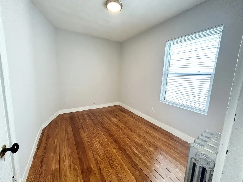 4 bed, 1 bath apartment for rent at 18 Eastman St Unit 2, Boston — photo 6 of 9