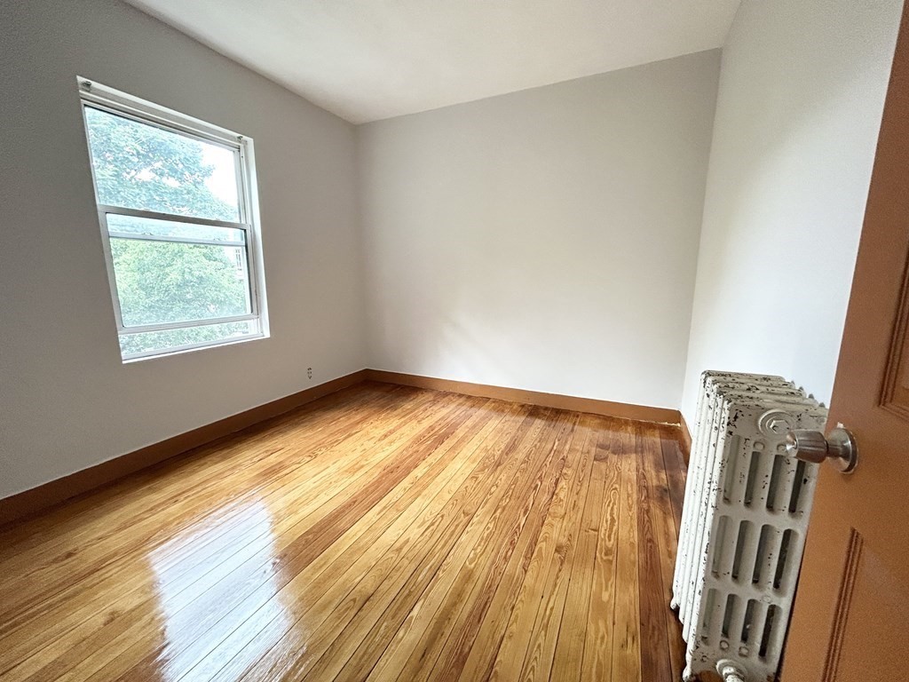4 bed, 1 bath apartment for rent at 18 Eastman St Unit 3, Boston — photo 6 of 9